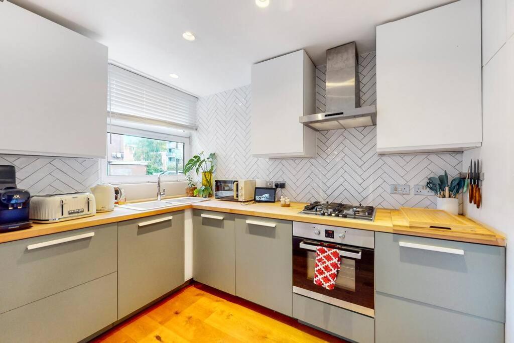 Charming 2-Bedroom Maisonette With Private Garden London Exterior photo